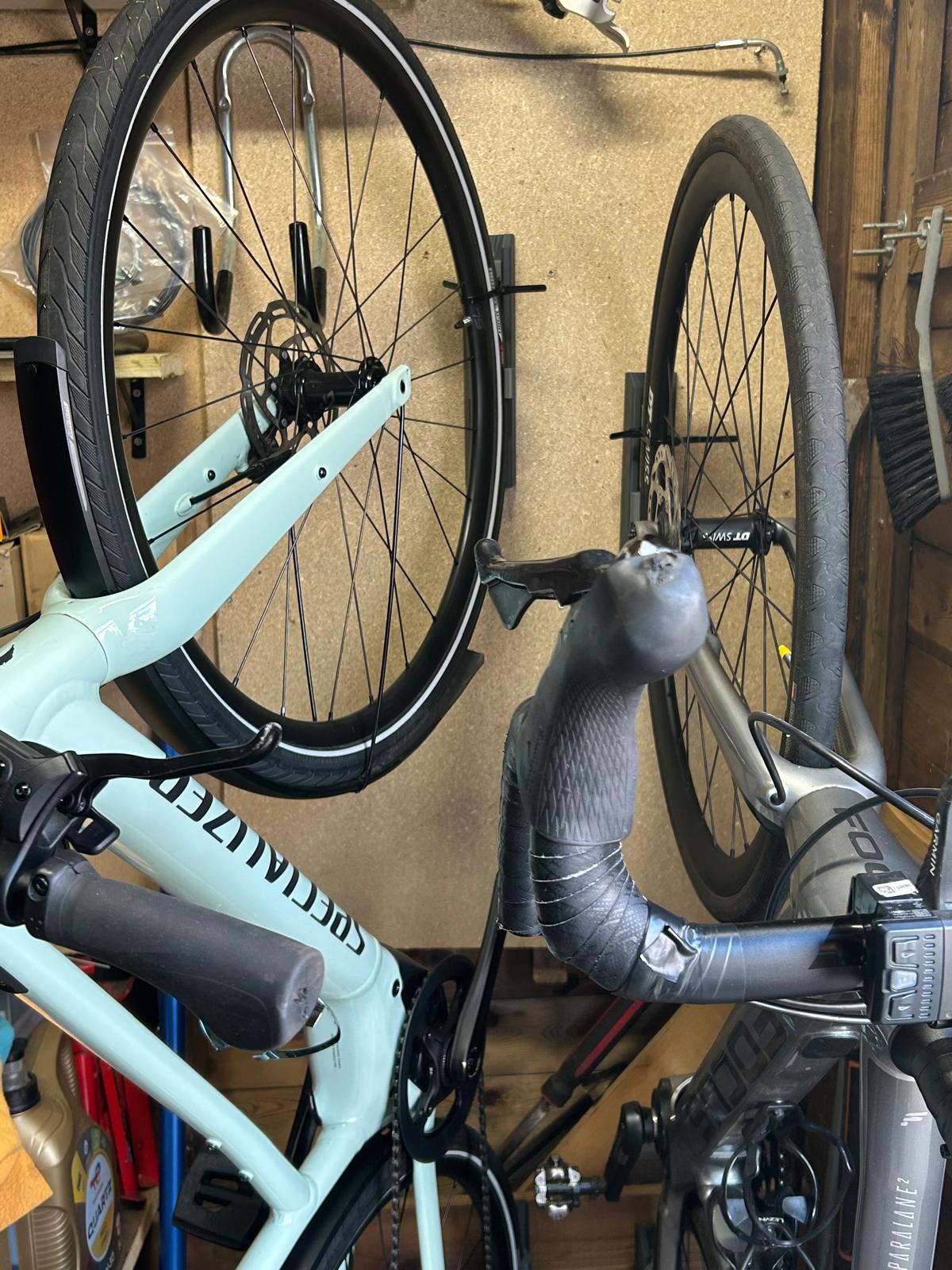 User review photo. The picture shows a specialized ebike in sage green and a Focus gravel bike front wheels stored in the PLAced standard kits